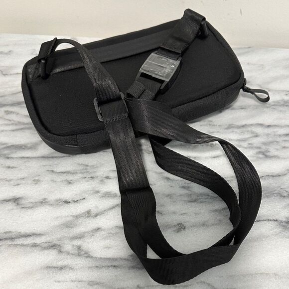 Alpaka keep moving forward Black Crossbody Bag NEW no tag unisex - Picture 12 of 12